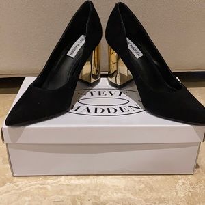 Steve Madden black suede pumps